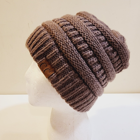 C.C Brown Women's knitted Winter Hat OS - Picture 1 of 9